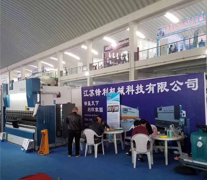 鐵塔折彎機